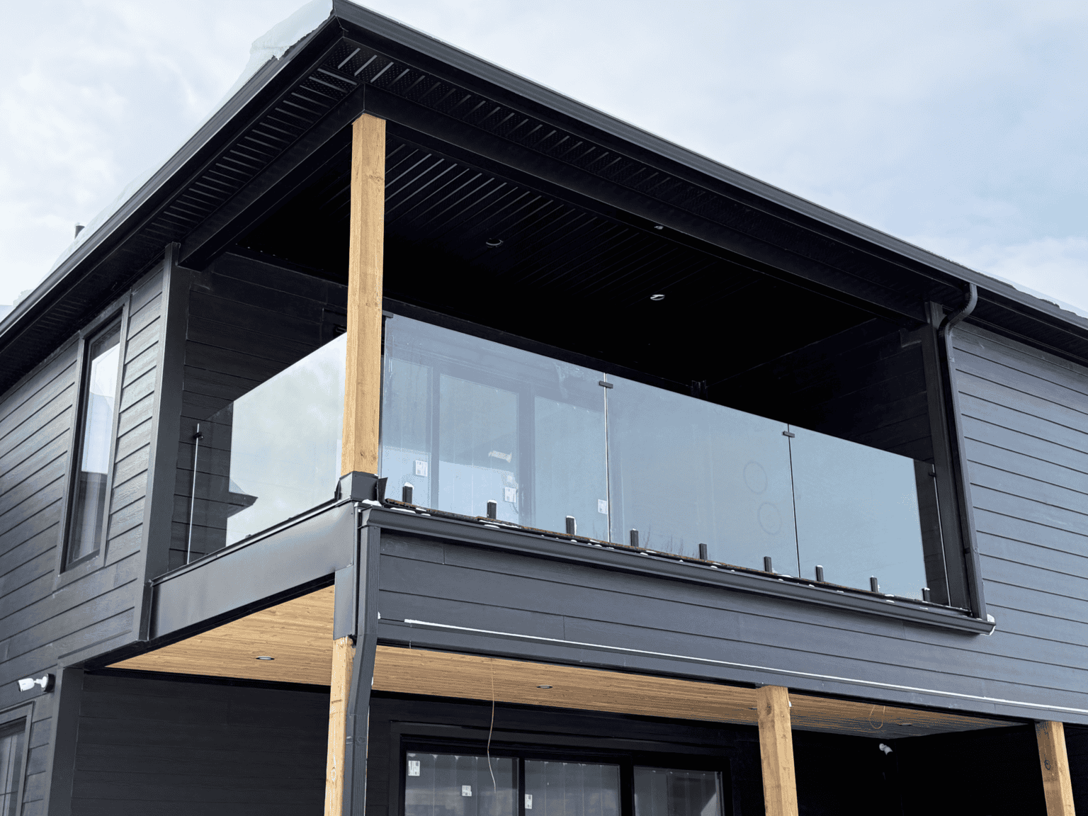 House glass paritions backyard